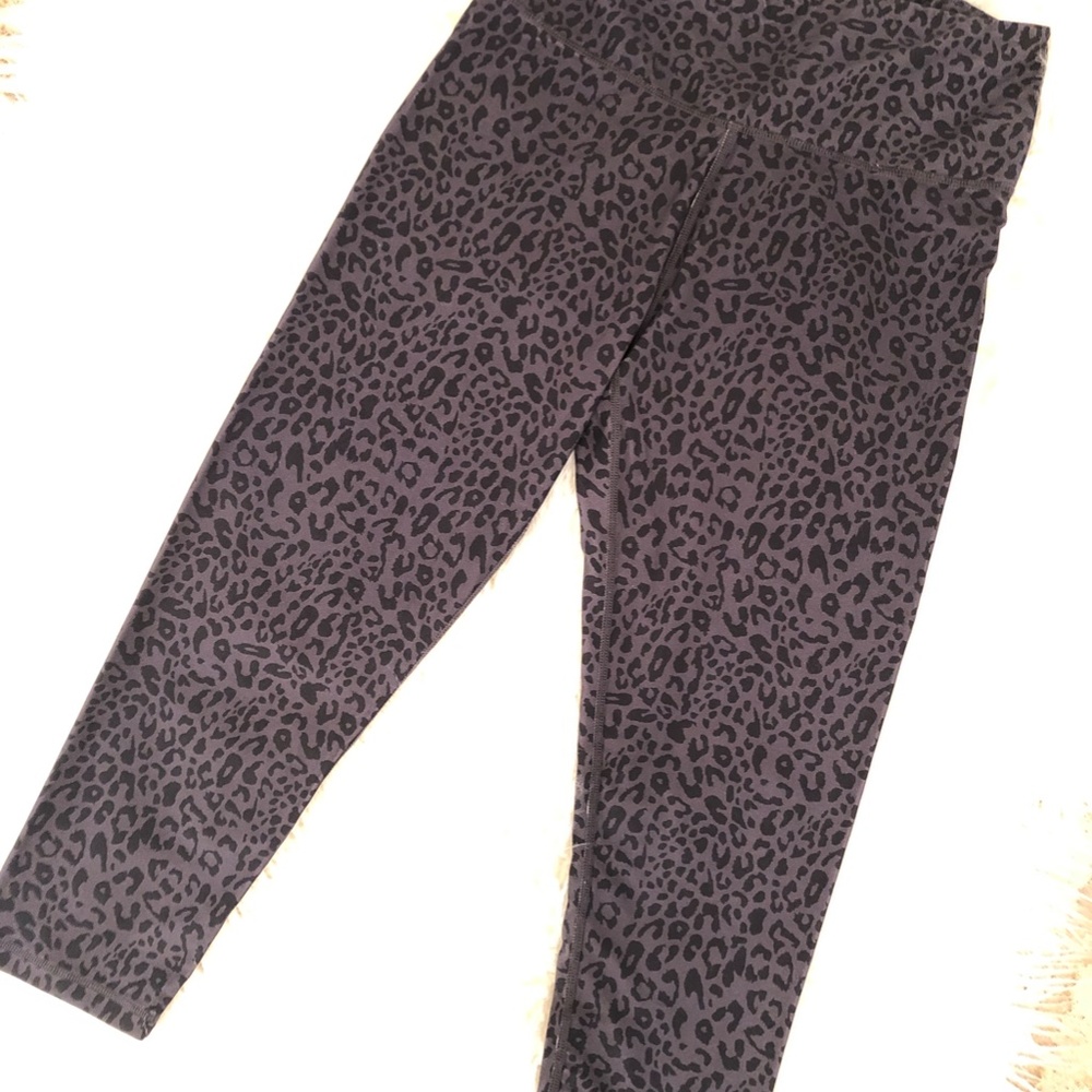 Cut the Frills "Sporty Leggings in black on black leopard"